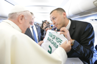 3-Apostolic Journey to Bulgaria and North Macedonia: Greeting to journalists on the flight to Sofia