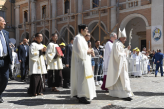 7-Visita à Diocese de Camerino-Sanseverino Marche atingida pelo terremoto: Celebração da Santa Missa 