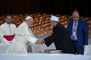 1-Dokument über die "Brüderlichkeit aller Menschen für ein friedliches Zusammenleben in der Welt", unterzeichnet von Papst Franziskus und dem Großimam von Al-Azhar, Ahamad al-Tayyib