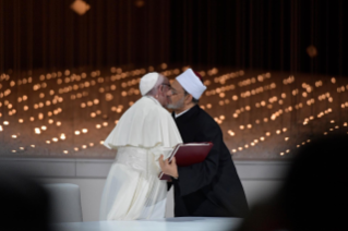 4-Dokument über die "Brüderlichkeit aller Menschen für ein friedliches Zusammenleben in der Welt", unterzeichnet von Papst Franziskus und dem Großimam von Al-Azhar, Ahamad al-Tayyib