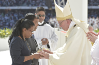 12-Viagem Apostólica aos Emirados Árabes Unidos: Santa Missa  