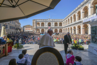 3-Visit to Loreto: Meeting with the faithful