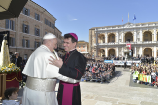 7-Visita a Loreto: Encuentro con los fieles