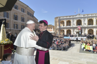 7-Visit to Loreto: Meeting with the faithful