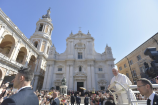 11-Visita a Loreto: Encuentro con los fieles