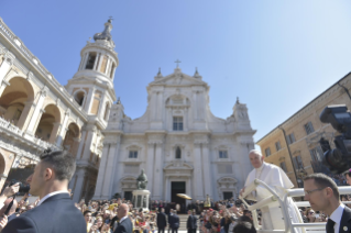 11-Visit to Loreto: Meeting with the faithful