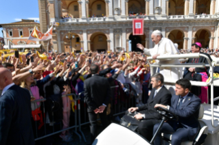 12-Visit to Loreto: Meeting with the faithful