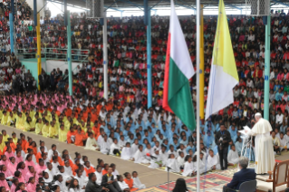 12-Voyage apostolique à Madagascar : Visite à la Cité de l'Amitié - Akamasoa