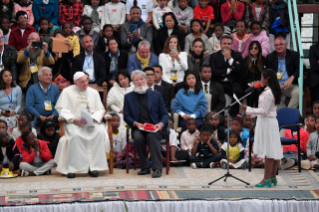 11-Viaje apost&#xf3;lico a Madagascar: Visita a la ciudad de la amistad de Akamasoa