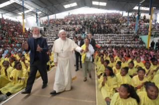 13-Voyage apostolique à Madagascar : Visite à la Cité de l'Amitié - Akamasoa