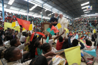 18-Voyage apostolique à Madagascar : Visite à la Cité de l'Amitié - Akamasoa