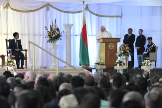 9-Apostolic Journey to Madagascar: Meeting with the Authorities, Civil Society and the Diplomatic Corps