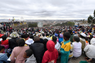 7-Voyage apostolique à Madagascar : Prière pour les travailleurs