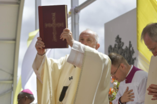 8-Apostolic Journey to Madagascar: Holy Mass  