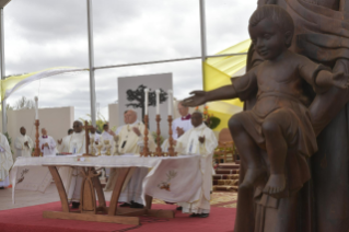 19- Viagem Apost&#xf3;lica a Madagascar: Santa Missa  