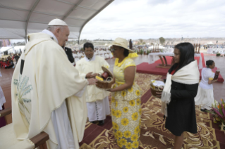 17- Viagem Apost&#xf3;lica a Madagascar: Santa Missa  