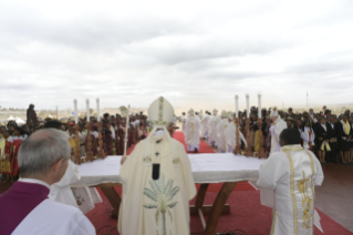 24-Viaggio Apostolico in Madagascar: Santa Messa  