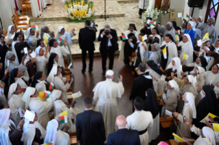 5-Viaggio Apostolico in Madagascar: Ora Media nel Monastero delle Carmelitane Scalze  