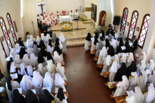6-Viagem Apost&#xf3;lica a Madagascar: Hora M&#xe9;dia no Mosteiro das Carmelitas Descal&#xe7;as 