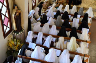 4-Viaggio Apostolico in Madagascar: Ora Media nel Monastero delle Carmelitane Scalze  