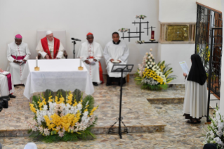 12-Viagem Apost&#xf3;lica a Madagascar: Hora M&#xe9;dia no Mosteiro das Carmelitas Descal&#xe7;as 