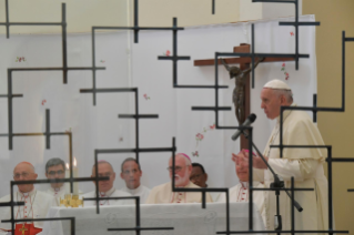 13-Viaggio Apostolico in Madagascar: Ora Media nel Monastero delle Carmelitane Scalze  