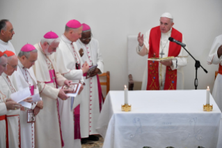 15-Viaggio Apostolico in Madagascar: Ora Media nel Monastero delle Carmelitane Scalze  