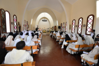 19-Viaggio Apostolico in Madagascar: Ora Media nel Monastero delle Carmelitane Scalze  