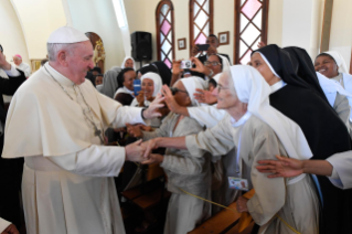 22-Viaggio Apostolico in Madagascar: Ora Media nel Monastero delle Carmelitane Scalze  