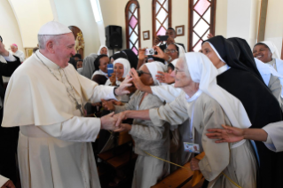 22-Viagem Apost&#xf3;lica a Madagascar: Hora M&#xe9;dia no Mosteiro das Carmelitas Descal&#xe7;as 