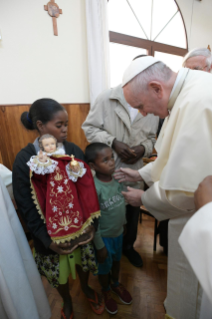 27-Viaggio Apostolico in Madagascar: Ora Media nel Monastero delle Carmelitane Scalze  