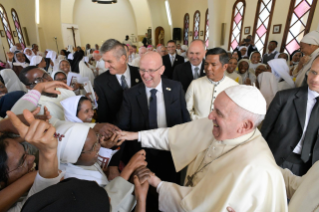 30-Viaggio Apostolico in Madagascar: Ora Media nel Monastero delle Carmelitane Scalze  