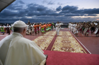 4-Apostolic Journey to Madagascar: Vigil with the Young  