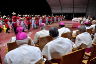 12-Viagem Apost&#xf3;lica a Madagascar: Vig&#xed;lia com os Jovens