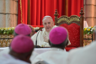 9-Voyage apostolique à Madagascar : Rencontre avec les évêques 