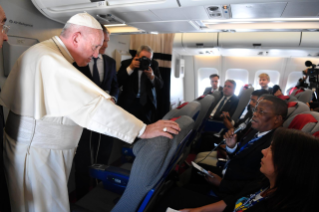 4-Viaje apost&#xf3;lico a Mozambique, Madagascar y Mauricio: Rueda de prensa del Santo Padre durante el vuelo de regreso a Roma
