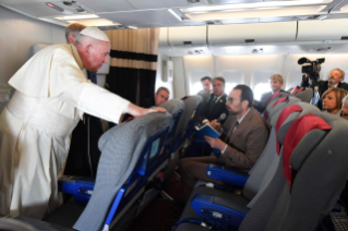 2-Viaje apost&#xf3;lico a Mozambique, Madagascar y Mauricio: Rueda de prensa del Santo Padre durante el vuelo de regreso a Roma