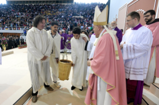 19-Apostolic Journey to Morocco: Holy Mass