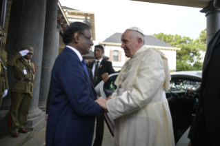 0-Apostolische Reise nach Mauritius: Begegnung mit den Vertretern der Regierung, der Zivilgesellschaft und mit dem Diplomatischen Korps 