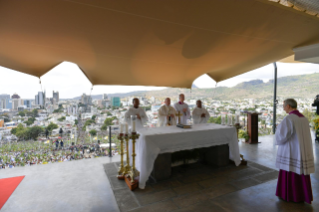 5-Apostolic Journey to Mauritius: Holy Mass 