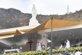 7-Apostolic Journey to Mauritius: Holy Mass 
