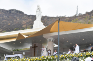 7-Apostolic Journey to Mauritius: Holy Mass  