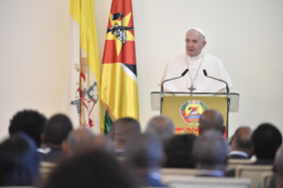 7-Apostolische Reise nach Mosambik: Begegnung mit den Vertretern der Regierung, der Zivilgesellschaft und mit dem Diplomatischen Korps