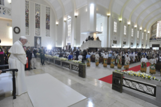 7-Viaje apost&#xf3;lico a Mozambique: Encuentro con los obispos, sacerdotes, religiosos/as, consagrados, seminaristas, catequistas y animadores