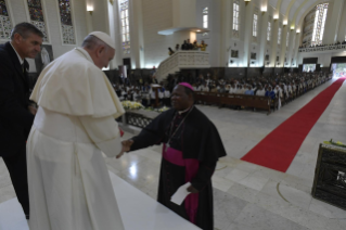9-Voyage apostolique au Mozambique : Rencontre avec les évêques, prêtres, religieux et religieuses, consacrés et séminaristes, catéchistes et animateurs
