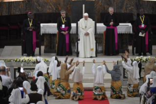 10-Viaje apost&#xf3;lico a Mozambique: Encuentro con los obispos, sacerdotes, religiosos/as, consagrados, seminaristas, catequistas y animadores