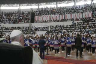 1-Viagem Apost&#xf3;lica a Mo&#xe7;ambique: Encontro Inter-religioso com os Jovens