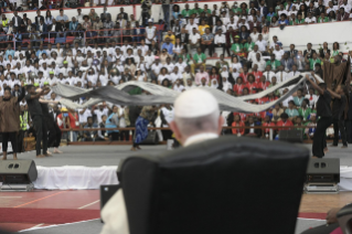 6-Viagem Apost&#xf3;lica a Mo&#xe7;ambique: Encontro Inter-religioso com os Jovens