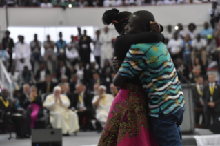 4-Apostolic Journey to Mozambique: Interreligious Meeting with the Young  