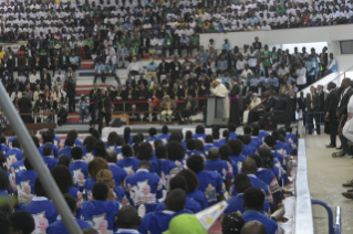 13-Viagem Apost&#xf3;lica a Mo&#xe7;ambique: Encontro Inter-religioso com os Jovens